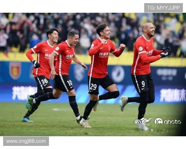 成都蓉城11分钟逆转 费利佩建功姜至鹏失误